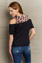 Last inn bildet i Galleri-visningsprogrammet, Leopard Print Round Neck Cold Shoulder Blouse
