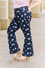 Last inn bildet i Galleri-visningsprogrammet, Judy Blue Janelle Full Size High Waist Star Print Flare Jeans
