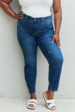 Load image into Gallery viewer, Judy Blue Aila Regular Full Size Mid Rise Cropped Relax Fit Jeans
