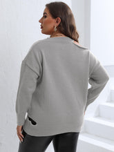 Last inn bildet i Galleri-visningsprogrammet, Plus Size Cutout V-Neck Sweater
