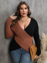 Last inn bildet i Galleri-visningsprogrammet, Plus Size Two-Tone Surplice Neck Sweater
