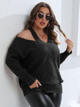 Last inn bildet i Galleri-visningsprogrammet, Plus Size Cutout V-Neck Sweater
