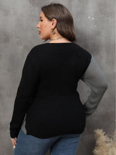 Last inn bildet i Galleri-visningsprogrammet, Plus Size Two-Tone Surplice Neck Sweater
