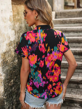 Last inn bildet i Galleri-visningsprogrammet, Printed Notched Neck Short Sleeve Blouse
