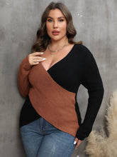 Last inn bildet i Galleri-visningsprogrammet, Plus Size Two-Tone Surplice Neck Sweater
