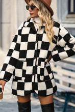 Last inn bildet i Galleri-visningsprogrammet, Plaid Buttoned Collared Neck Faux Fur Outwear
