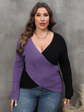 Last inn bildet i Galleri-visningsprogrammet, Plus Size Two-Tone Surplice Neck Sweater
