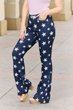 Last inn bildet i Galleri-visningsprogrammet, Judy Blue Janelle Full Size High Waist Star Print Flare Jeans
