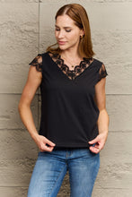 Last inn bildet i Galleri-visningsprogrammet, Lace Trim Cap Sleeve Blouse
