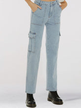 Load image into Gallery viewer, Straight Leg Jeans with Pockets
