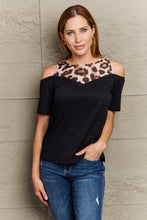 Last inn bildet i Galleri-visningsprogrammet, Leopard Print Round Neck Cold Shoulder Blouse
