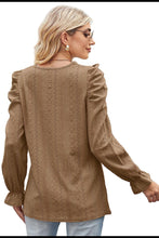 Last inn bildet i Galleri-visningsprogrammet, Round Neck Puff Sleeve Blouse
