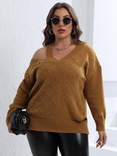 Last inn bildet i Galleri-visningsprogrammet, Plus Size Cutout V-Neck Sweater
