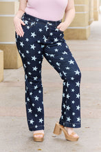 Last inn bildet i Galleri-visningsprogrammet, Judy Blue Janelle Full Size High Waist Star Print Flare Jeans
